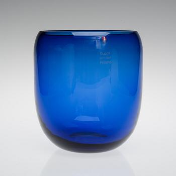 OIVA TOIKKA, SKÅL, glas, jubileumsskål Suomi Finland 90 år. Signerad O. Toikka, märkt Iittala.