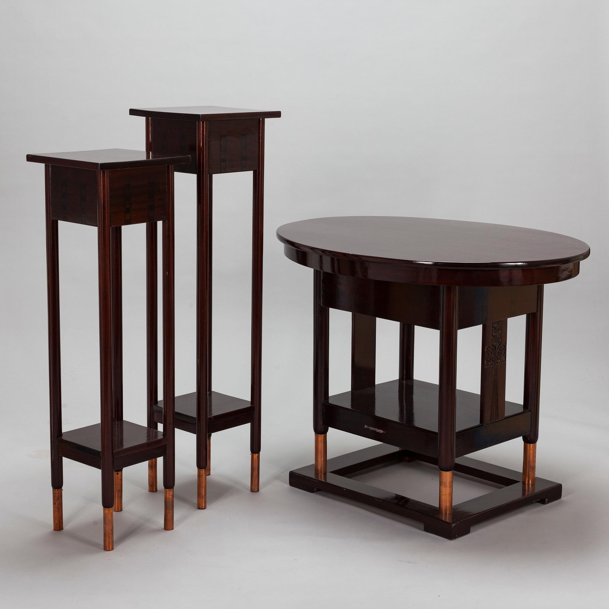 Bernhard Häkli, An oval table and two flower pedestals, Vihdin Puuseppäin Huonekaluliike 1911.
