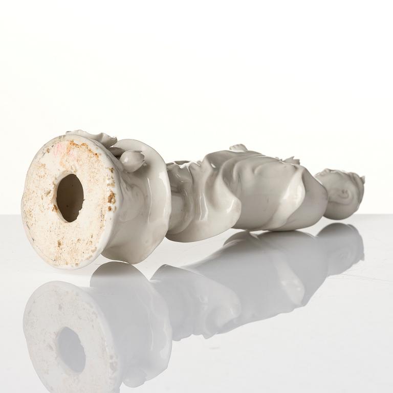 A blanc de Chine figure of a Guanyin, late Qing dynasty, 19th century.