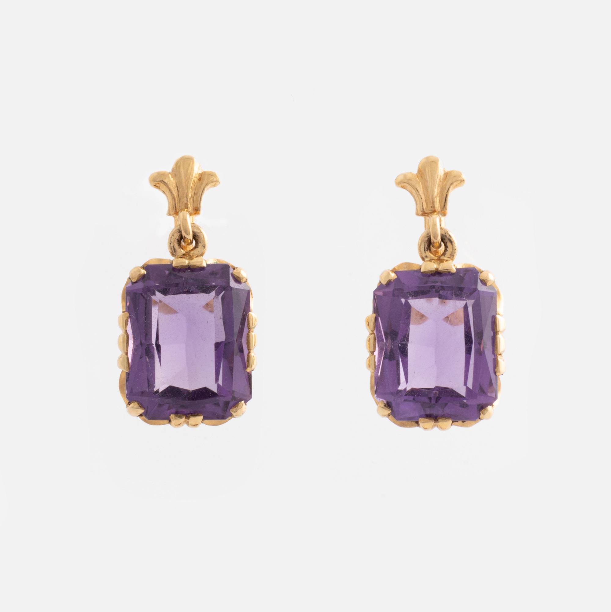 Örhängen ett par samt brosch guld med ametister.