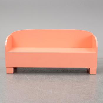 Marie-Louise Ekman, bänk/soffa, utförd till Marie-Louise Ekmans utställning på Moderna Museet, Stockholm 2017.