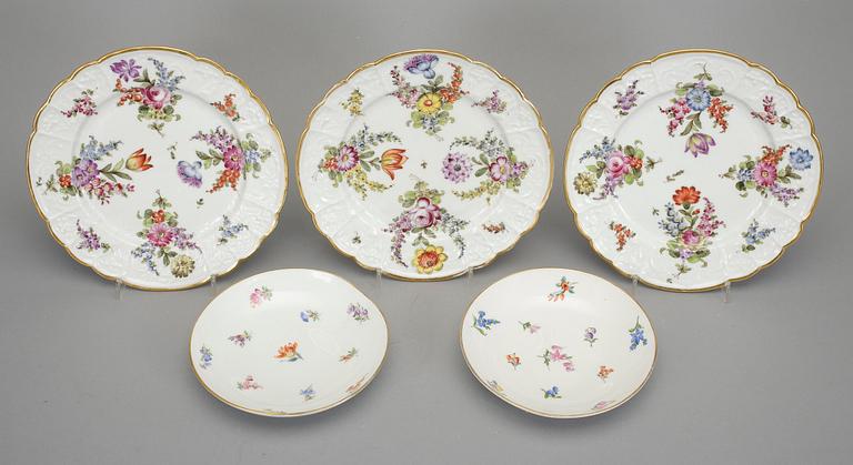 SKÅLFAT och TALLRIKAR, 3 st, porslin, bl.a.  Meissen 1800/1900.