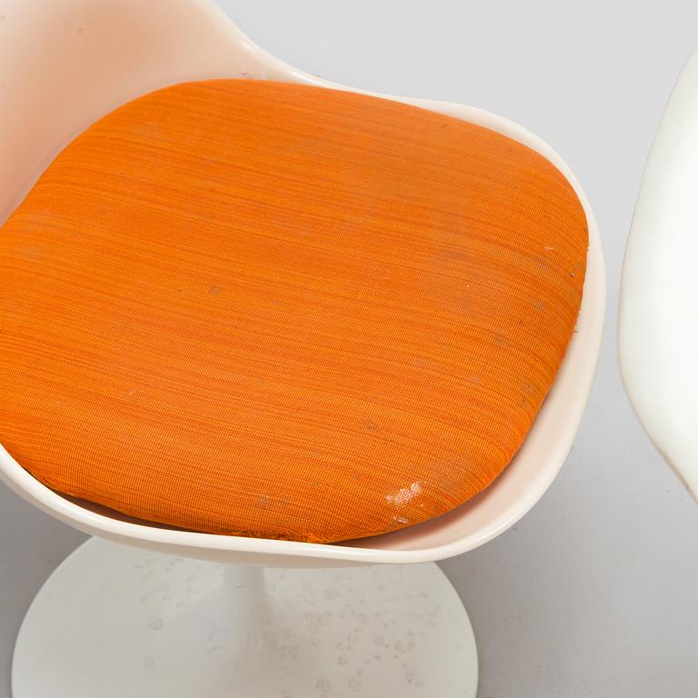 Eero Saarinen, A 'Tulip' furniture set, table with eight chairs, Knoll International, 1970s.