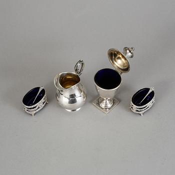 PARTI SILVER, 4 delar, 1800-1900-tal. Bla Christopher Creutz, Stockholm. Total silvervikt ca 246 g.