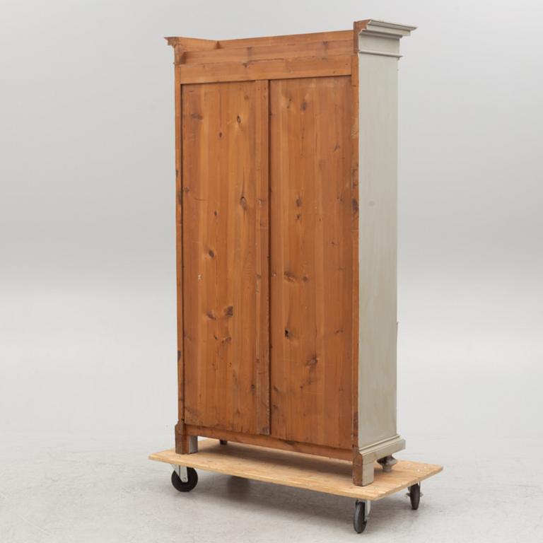 Display cabinet, from around the year 1900.