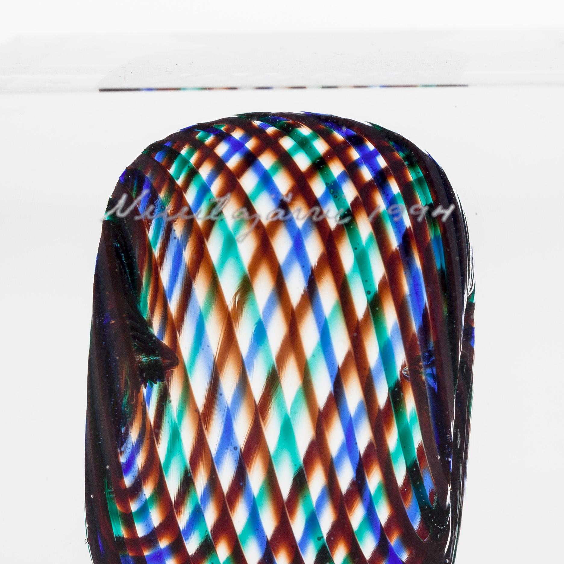 Oiva Toikka, årskub, glas, signerad Oiva Toikka, Nuutajärvi 1994, numrerad 621/2000.