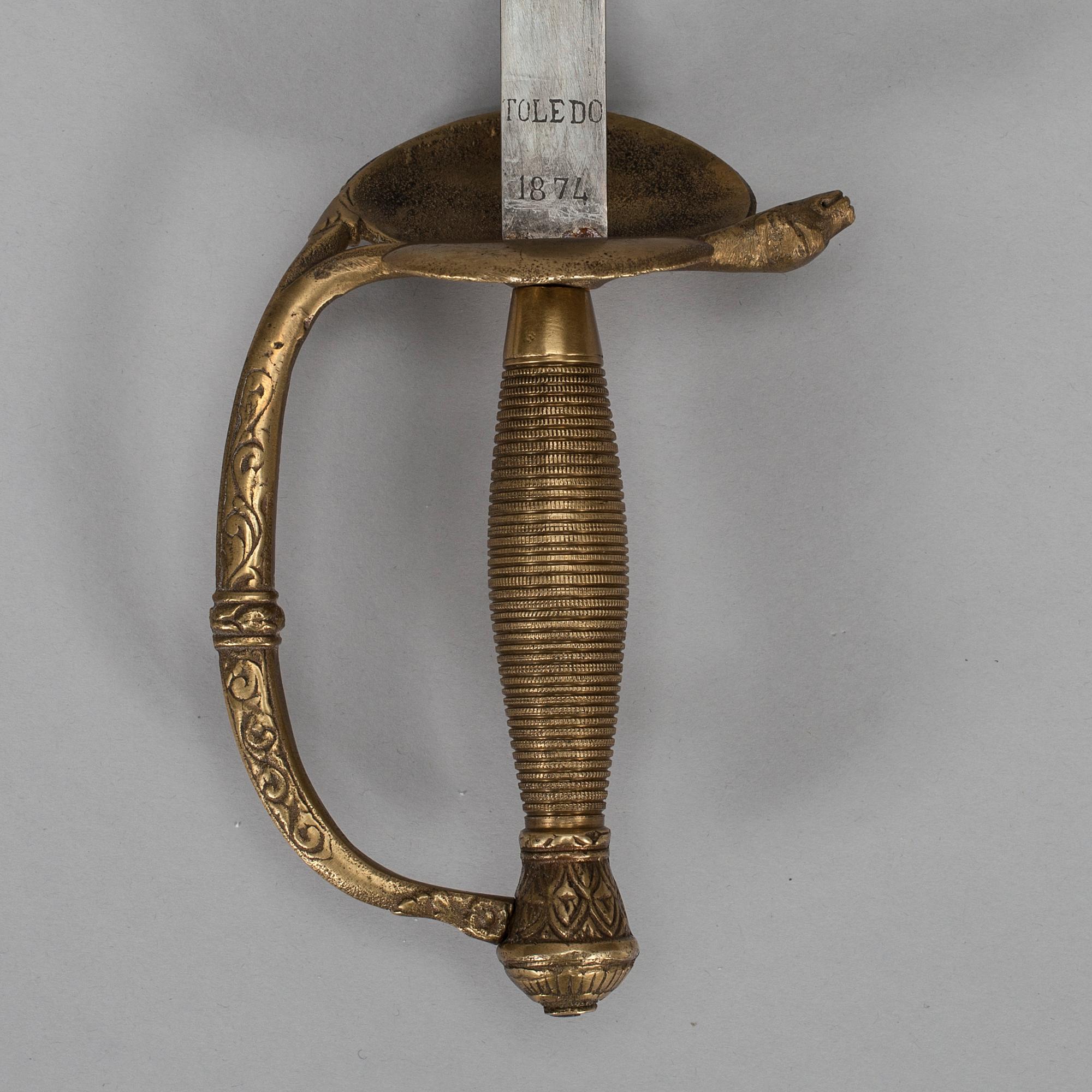 DRÄKTVÄRJA, mässing och stål, klingan märkt Toledo 1874.