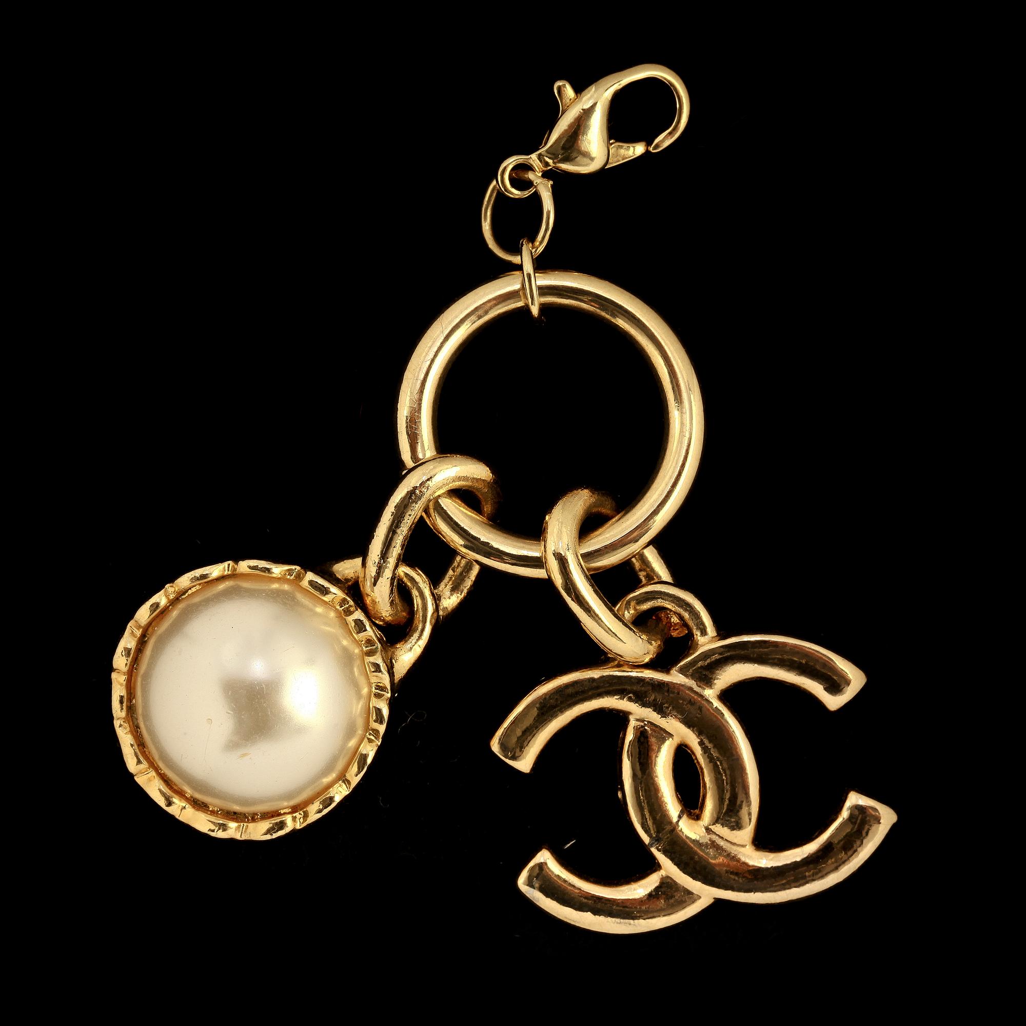 ÖRHÄNGE samt HÄNGE, Chanel.