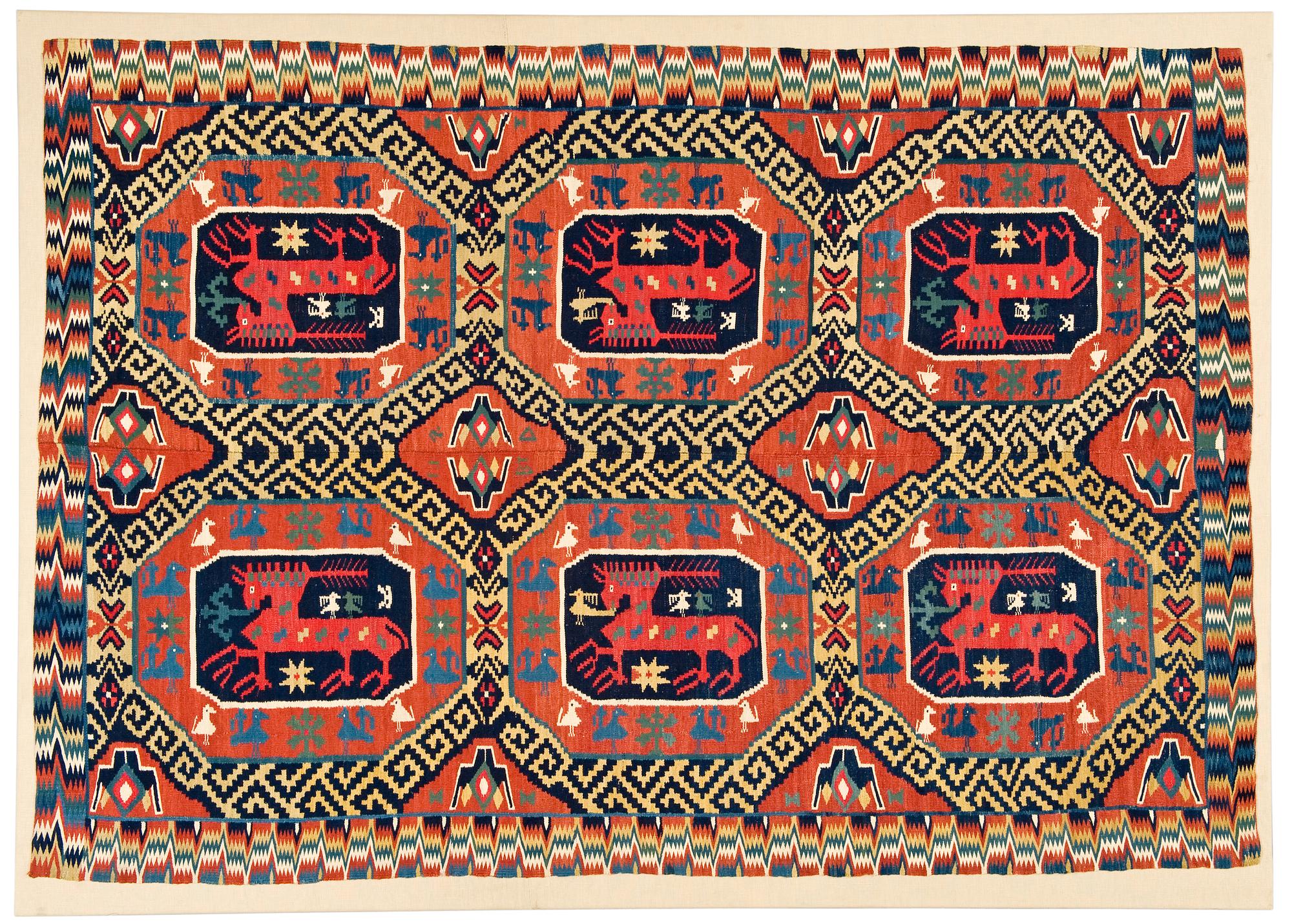 TÄCKE.  Rölakan. Två ihopsydda delar. 187 x 130 cm. Sannolikt Skytts eller Oxie härad. Skåne 1700-talets andra hälft.