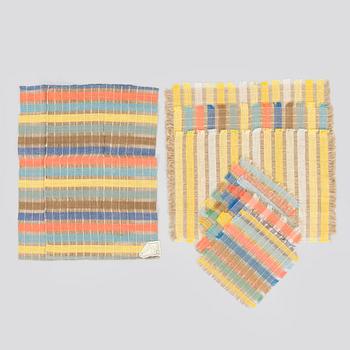 Margareta Ahlstedt-Willandt, tabletter, 5 st och dukar, 4 st, tillverkare Ateljee Margareta Ahlstedt-Willandt.