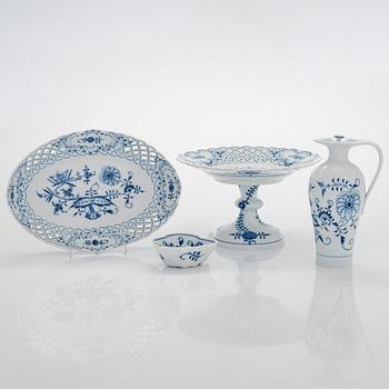 Astiastonosia, 4 kpl, posliinia, "Sipulikuosi/Zwiebelmuster", Meissen sekä Teichert-Werke Meissenissä, Saksa.