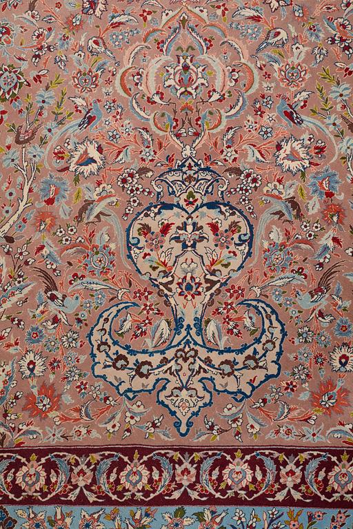 A CARPET, Old Esfahan, ca 416 x 305 cm (+ the ends have 5,5 and 7 cm flat weave).