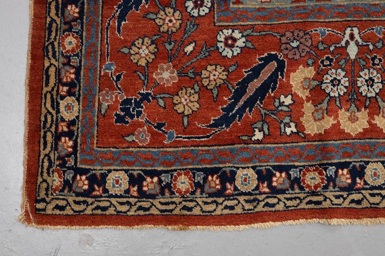 A carpet, antique Tabriz, ca 470 x 312,5 cm.