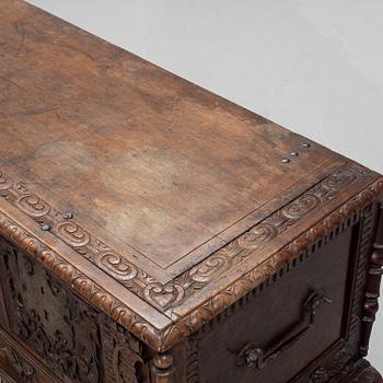 Casonne / Kista, renässansstil, sydeuropa, 1800-tal eller äldre.