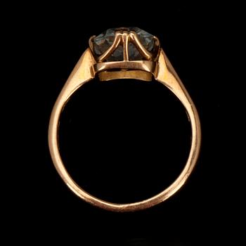 RING, akvamarin, 18K guld. Vikt 2,9 g.