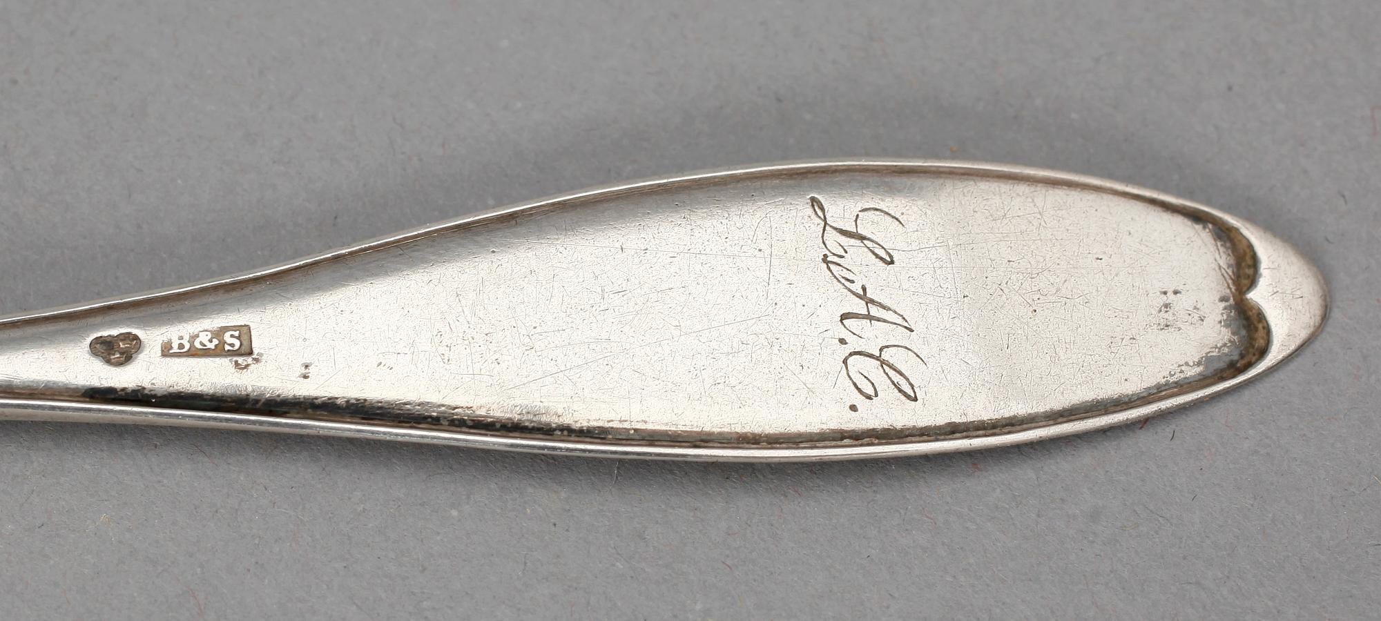 TESKEDAR, 12 st, silver, 1700-1800-tal. Bl a D. Schwart, Karlskrona, 1803. Tot vikt 170 gram.