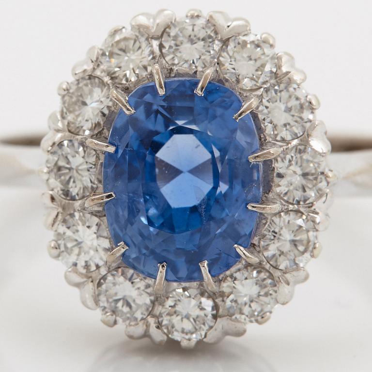 An 18K whithe gold ring set with a faceted sapphire weight 3.93 cts according to engraving.