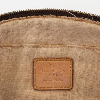 Louis Vuitton, sminkväska och glasögonfodral.