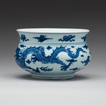 A blue and white censer, Qing dynasty, Kangxi (1662-1722).