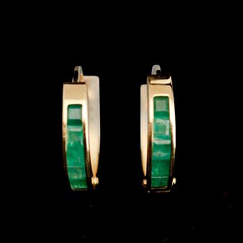 ÖRHÄNGEN, 1 par, 14 k guld, smaragder tot ca 0.80 ct.