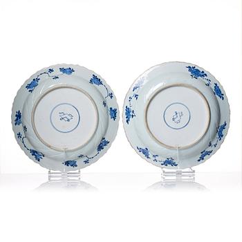 Fat, ett par, porslin. Kina, Qingdynastin, Kangxi (1662-1722).