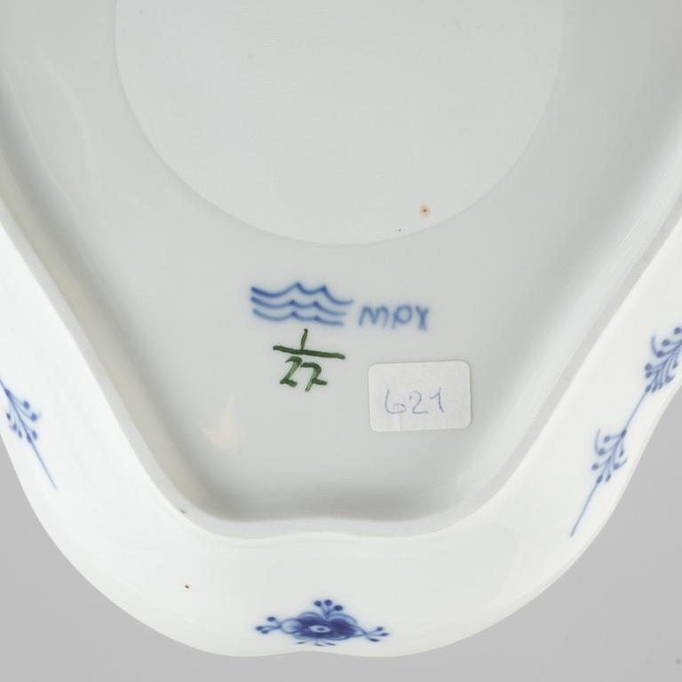 A 'Blue Fluted' / 'Musselmalet rifflet', porcelain dish, Royal Copenhagen, model 27, 1967.