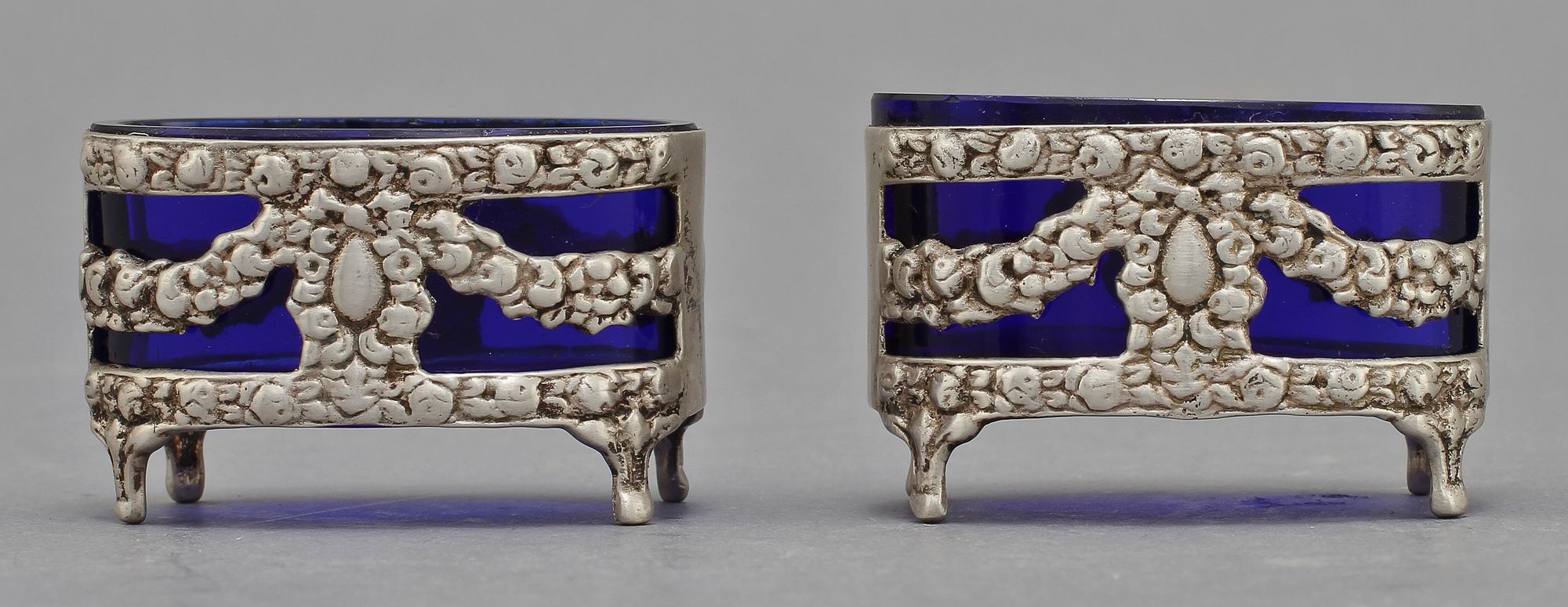 SALTKAR, ett par, silver och glas,  GEWE Guld & silver, Malmö 1952. Vikt 99 g.