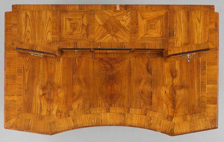 A Swedish late-Baroque burr-alder commode, first part 18th century.