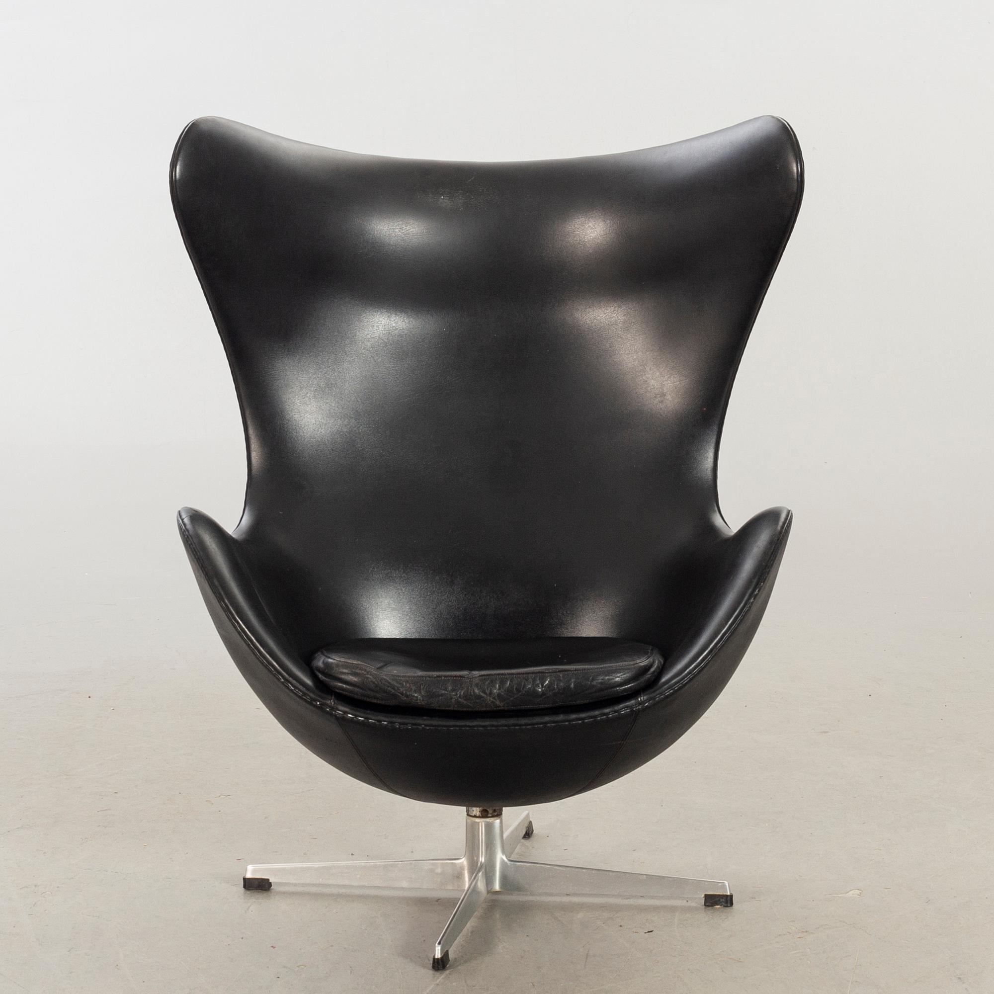 ARNE JACOBSEN, fåtölj "Ägget"  för Fritz Hansen, 1960-70-tal.