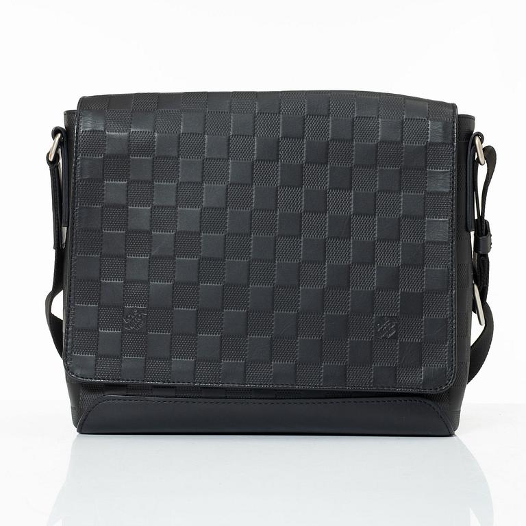 Louis Vuitton, Bag, "District Pm".