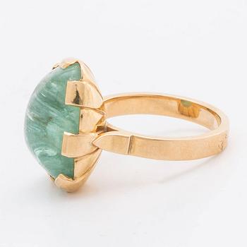 RING 18K gold w green stone probably beryl, Stockholm 1982.