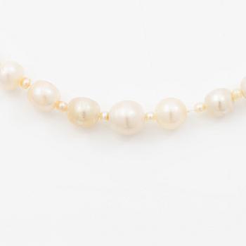 Necklace with natural and cultured pearls, accompanying GIA report.