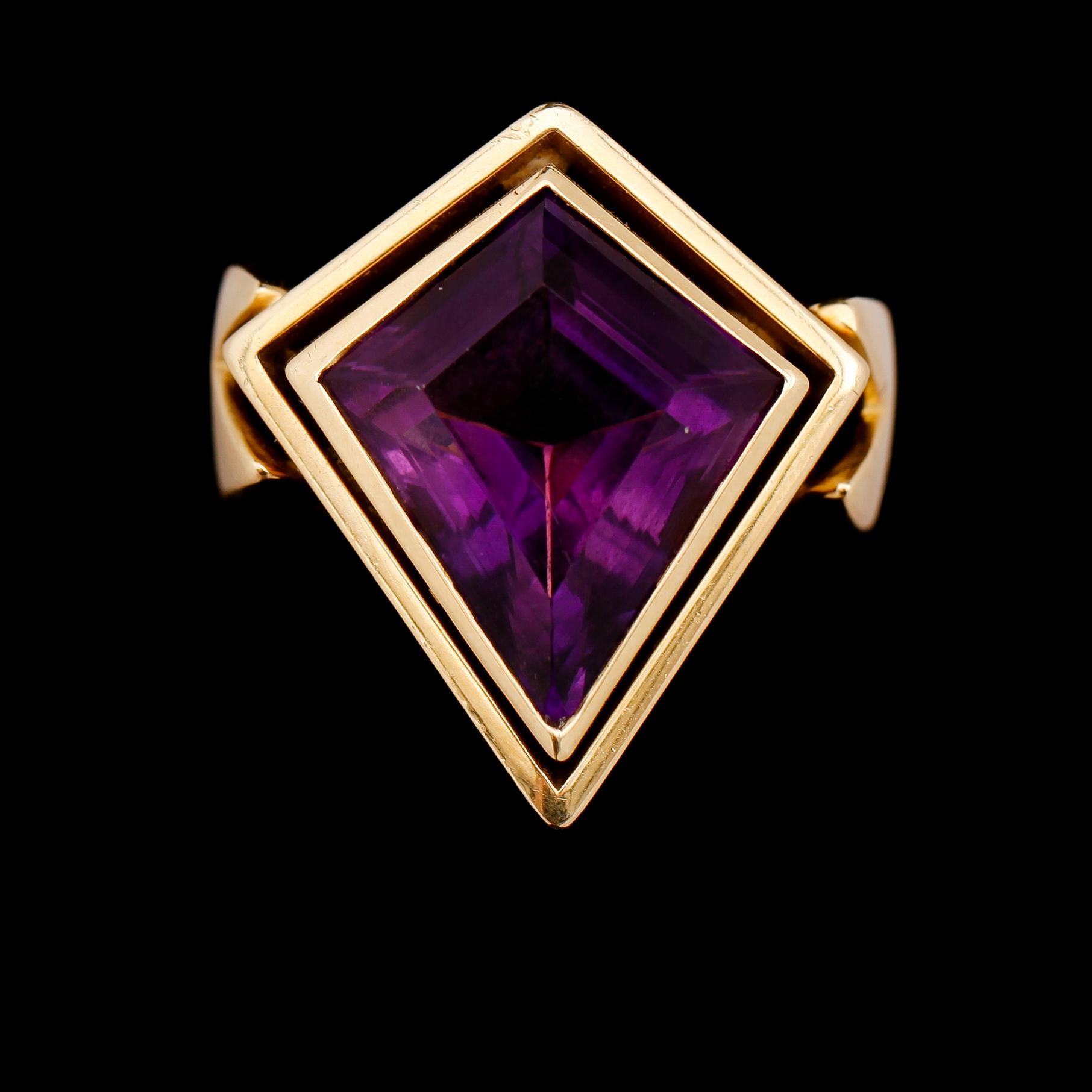 RING, 18 k guld, ametist 23.90  ct.