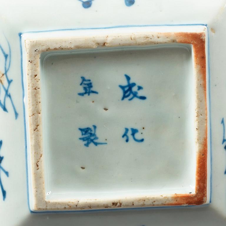 A pair of blue and white dishes, Ming dynasty, 17th Century.