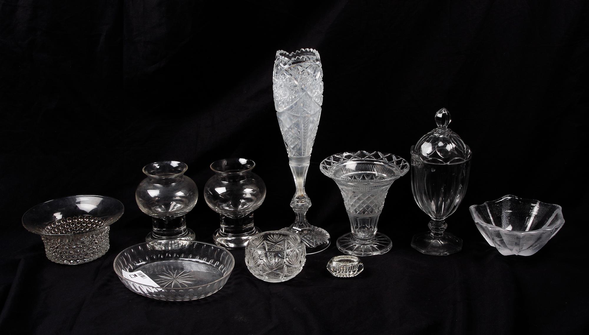 PARTI GLASFÖREMÅL, 10 st, bla Kosta, sent 1800- till 1970-tal.