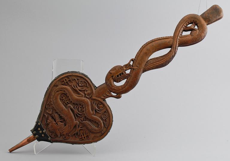 BLÅSBÄLG, trä, Kina.