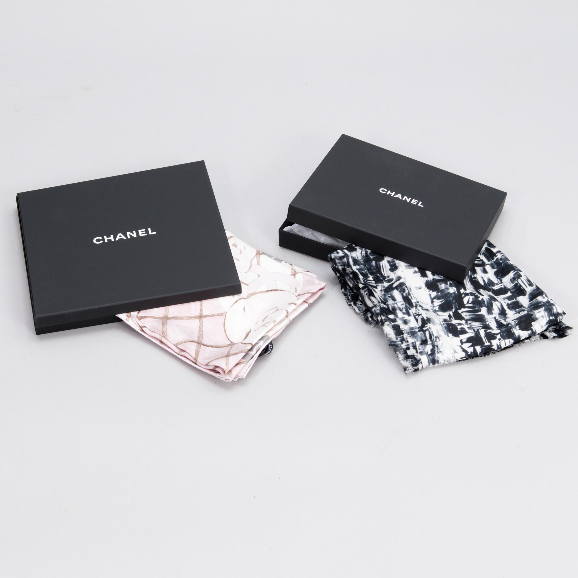 CHANEL, SIDENSCARFAR, 2 st.
