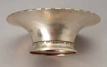 SKÅL, silver, CG Hallberg, Stockholm 1920. Vikt ca 330 gram.