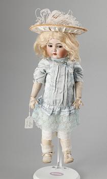 A German Reinhardt/Simon & Halbig 117N bisquit doll, about 1916.