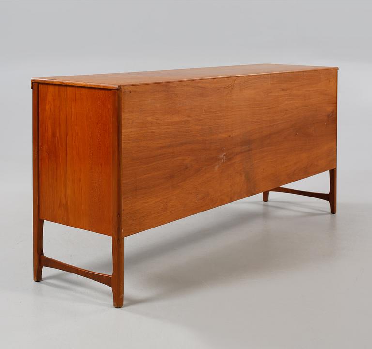 SIDEBOARD, 1900-talets tredje kvartal.