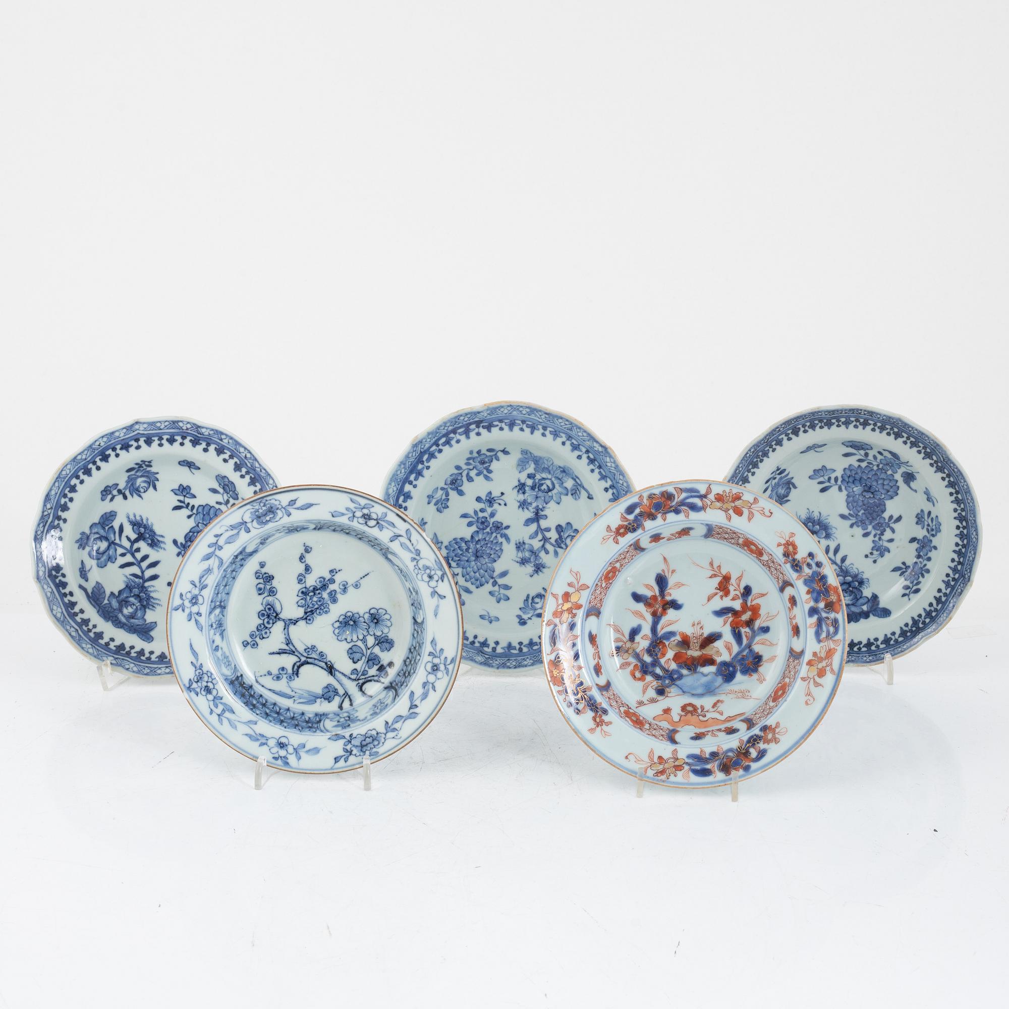 A group of five dessert dishes, Chinese porcelain, Qing dynasty, Qianlong (1736-95).