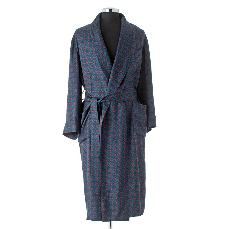 HERMÈS, a blue silk dressing gown.