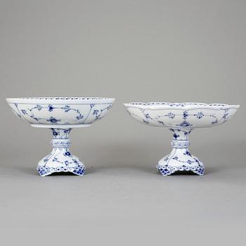 SKÅLAR PÅ FOT, "Musselmalet", Royal Copenhagen.