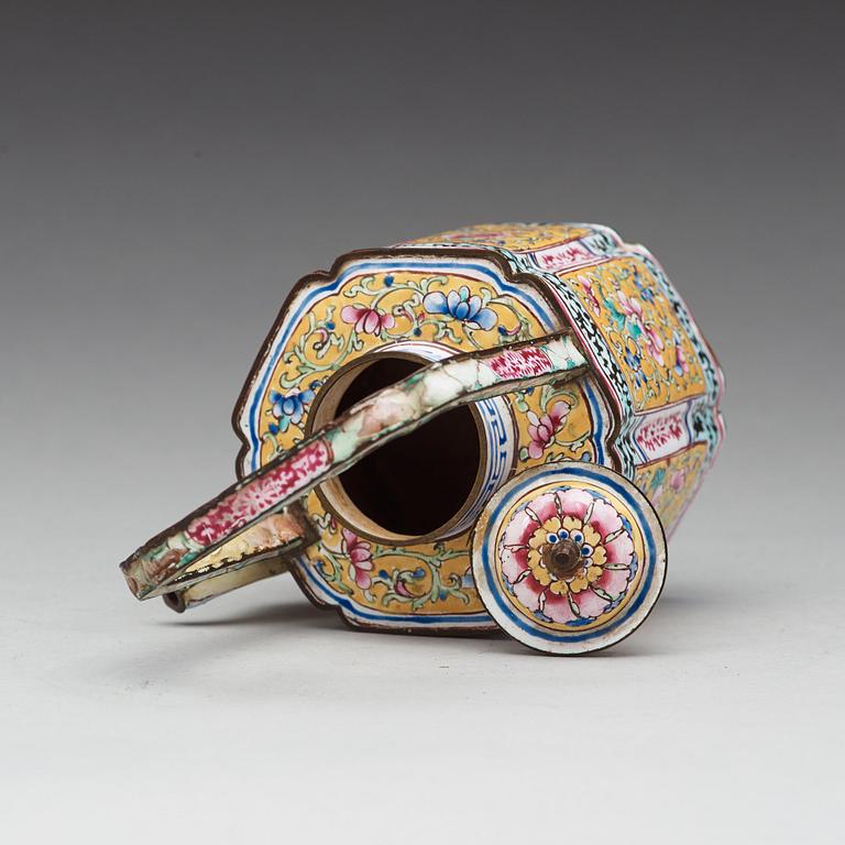 An enamel on copper tea pot with cover, Qing dynasty, 19th Century.