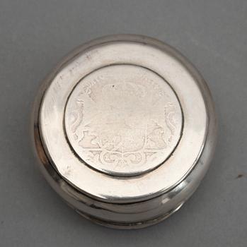 DOSA, silver. Nils Orstedt (1745-1769/78) Norrköping. Vikt ca 130 g.