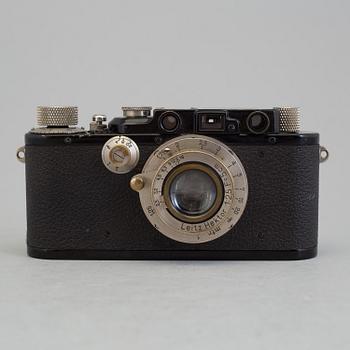A early 1930s black body Leica no 123864 with a chrome Hektor 1:2,5 F=5 cm lens. With table stand.