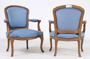KARMSTOLAR, ett par, rokokostil, trol Frankrike, 1800-tal.