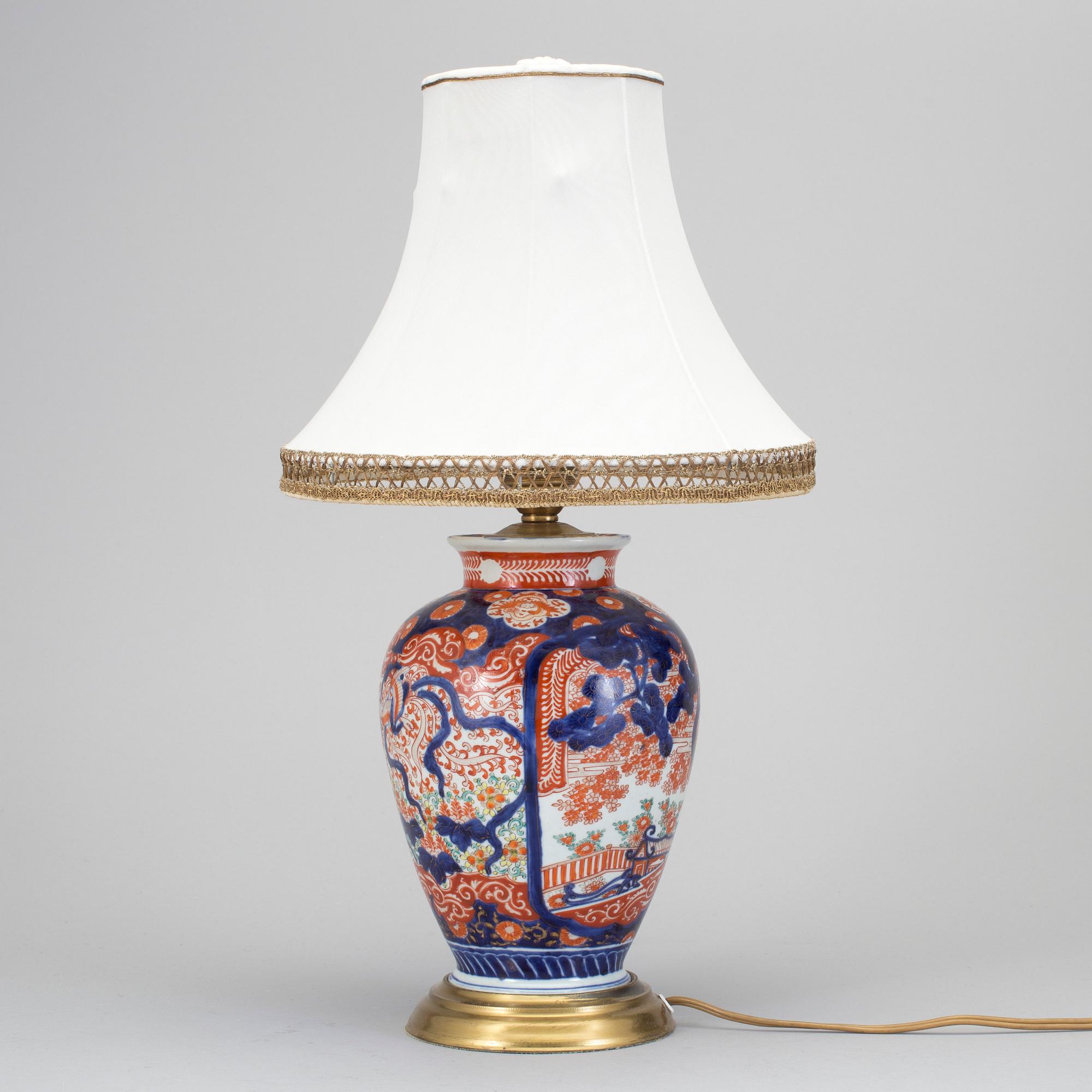 BORDSLAMPA/VAS, porslin, Japan, 1900-tal.