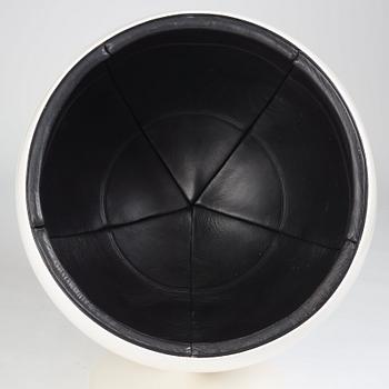 Eero Aarnio, a 'Ball chair', Asko International, 1960-70s.