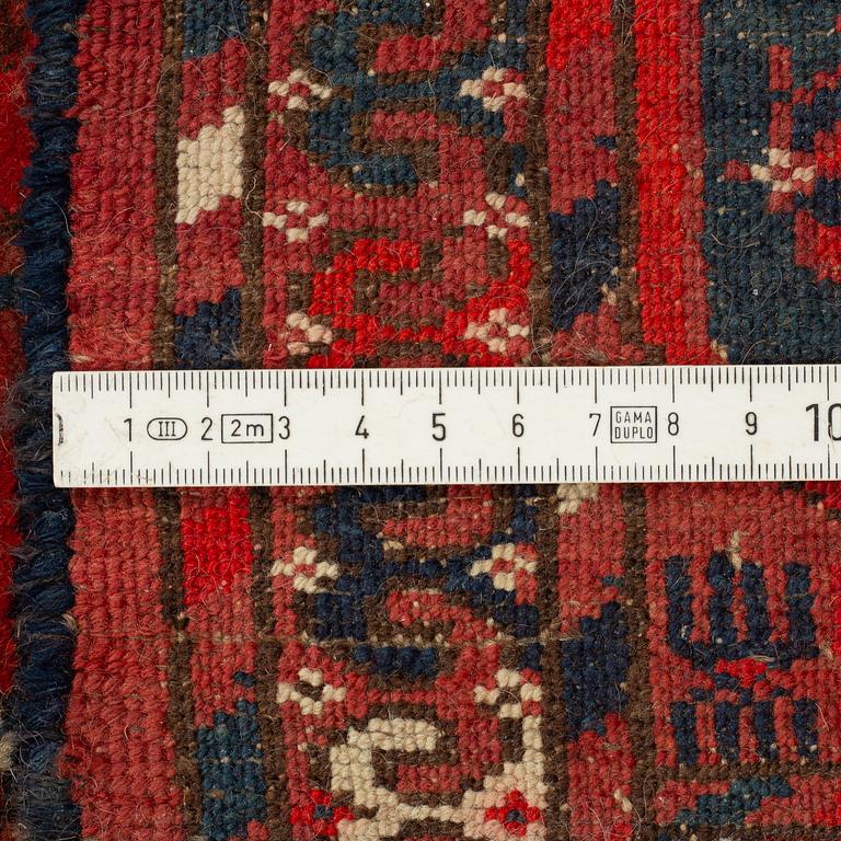 Matto, an antique Tekke main carpet, ca 287-293,5 x 207-219,5 cm (as well as 1 cm flat weave at the ends).